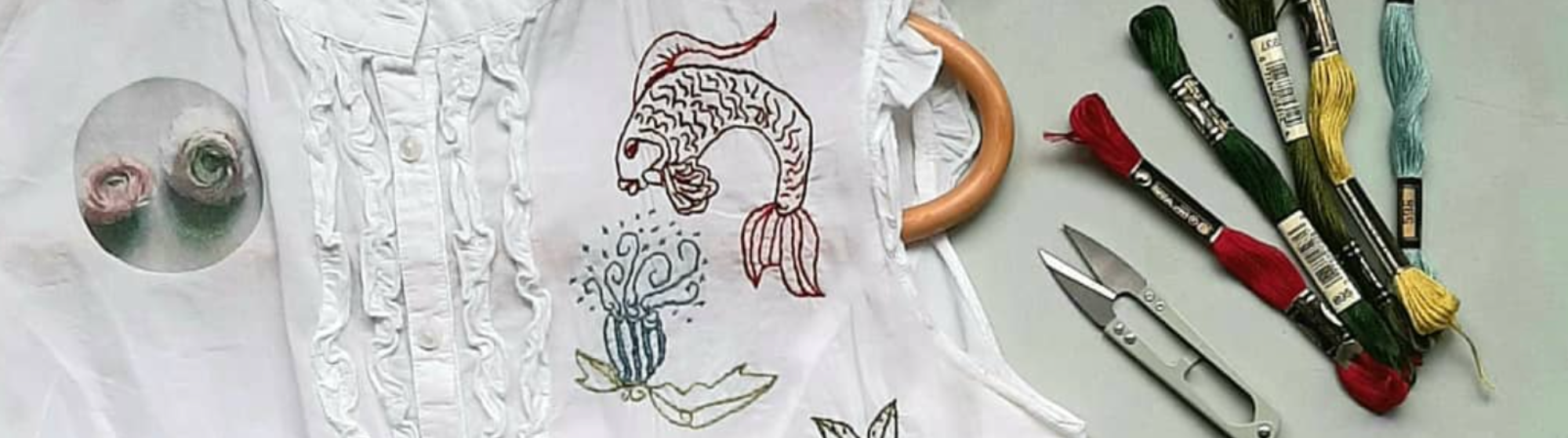 Chemisier brodé de Bleu de Sienne