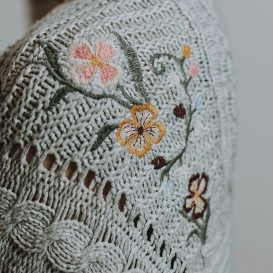 Jeu de cache-cache en broderie