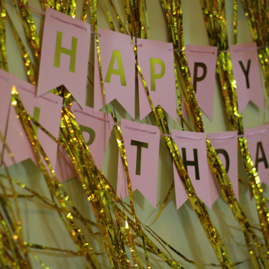 Rideau à pailettes "Happy Birthday"