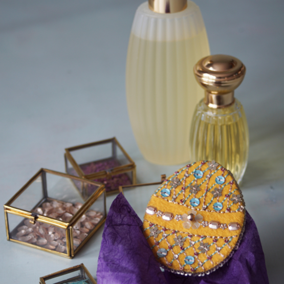 Broche à paillettes en forme d'oeuf de Pâques