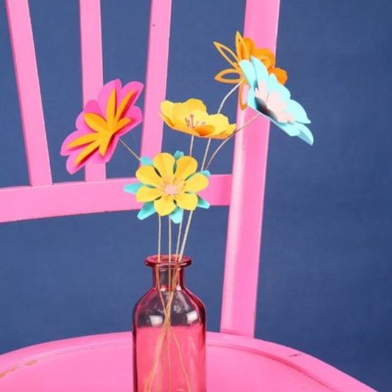 Art du papier : fleurs colorées en origami