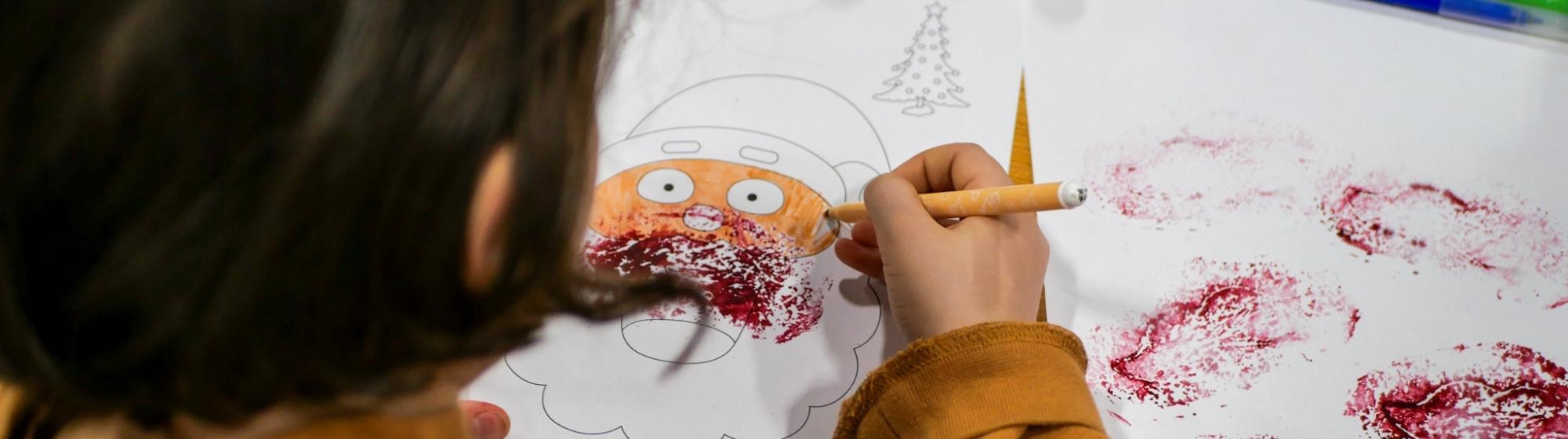 Enfant qui dessine