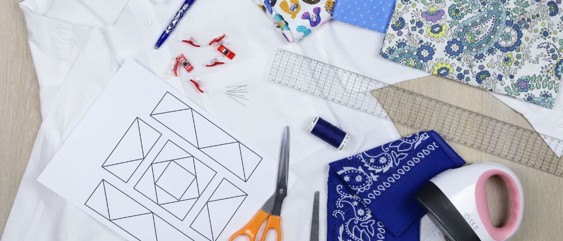 Matériel nécessaire pour apprendre à coudre : patron, ciseaux, tissus, règle...