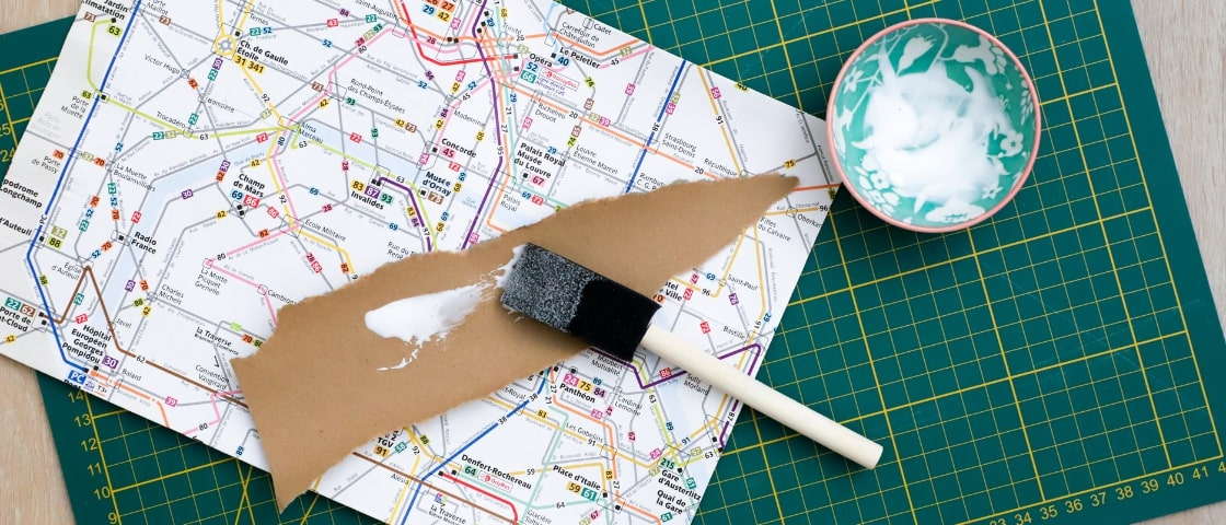 Matériels pour carnet de voyage DIY fait main : collage sur papier