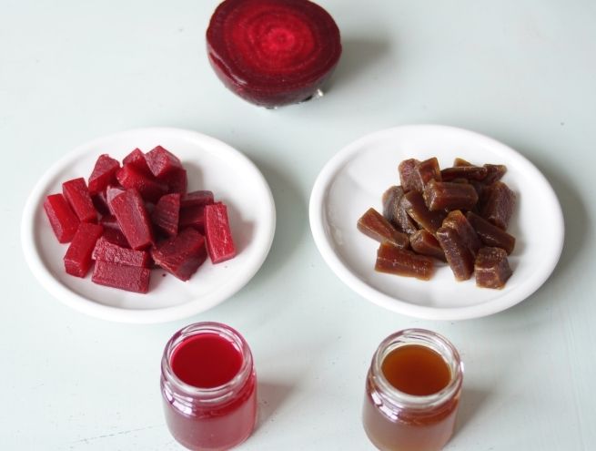 Jus de betterave et de datte, avec leurs morceaux cuits.