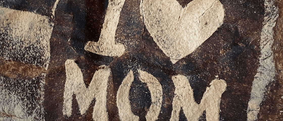 Pain avec personnalisation "I love Mom" avec la farine