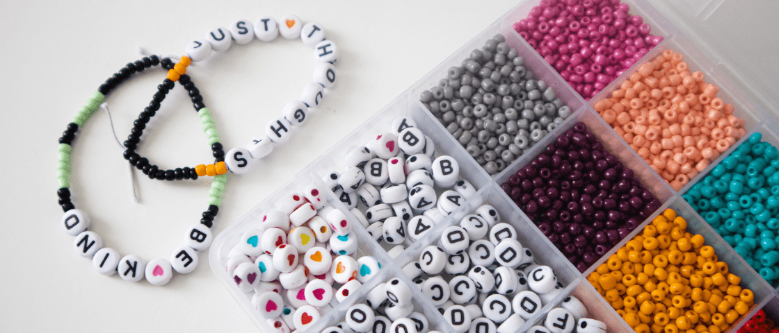 Bracelets en perles alphabet